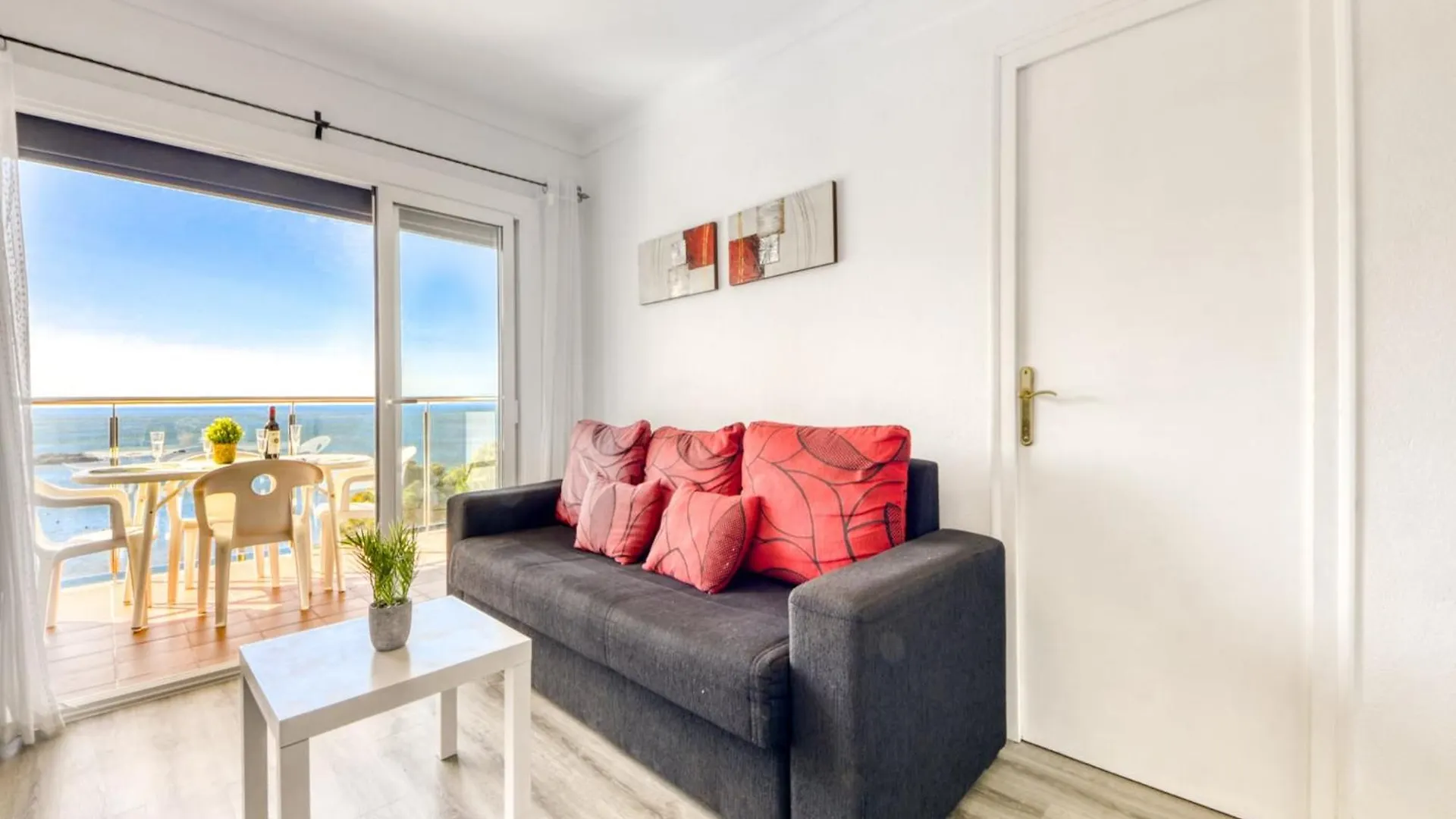 Cozy Apartment In Roses Centro Spain
